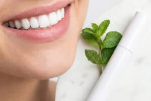 איך להלבין שיניים מהר